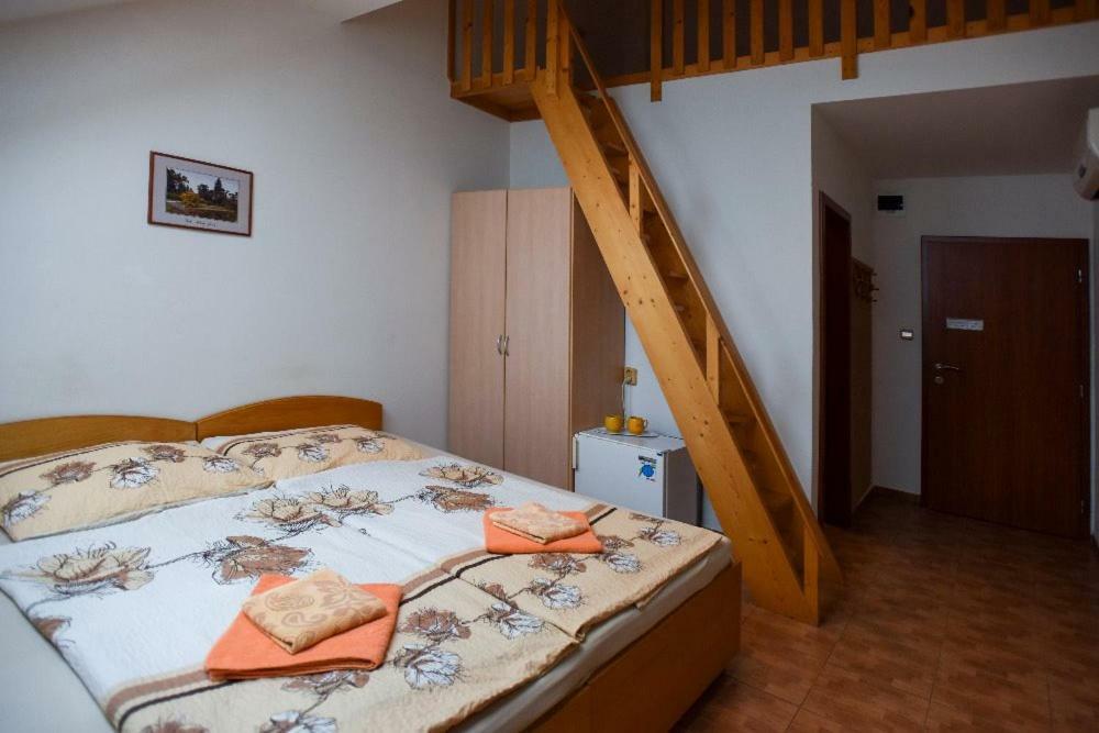 Penzion U Zamku Леднице Экстерьер фото